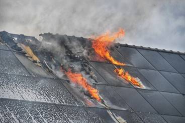 Zo kun je brand door zonnepanelen verkleinen